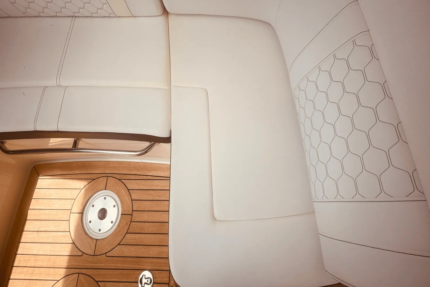 2021 Sea Ray 350 SUNDANCER COUPE Image Thumbnail #61