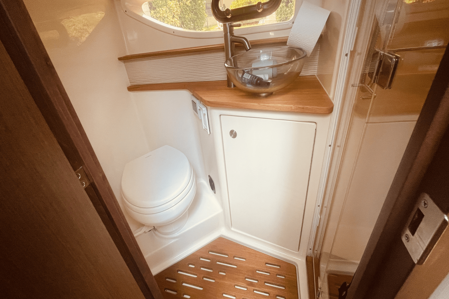2021 Sea Ray 350 SUNDANCER COUPE Image Thumbnail #22