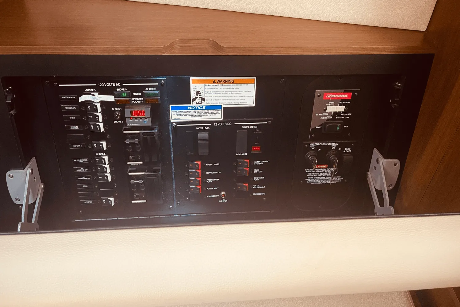 2021 Sea Ray 350 SUNDANCER COUPE Image Thumbnail #36