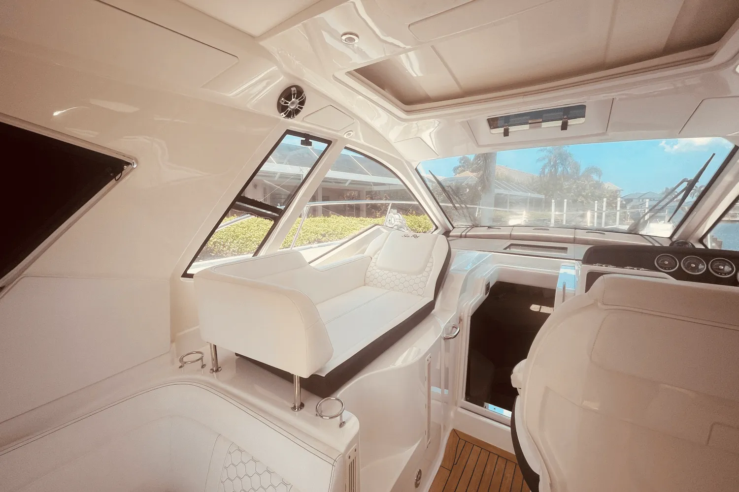 2021 Sea Ray 350 SUNDANCER COUPE Image Thumbnail #54