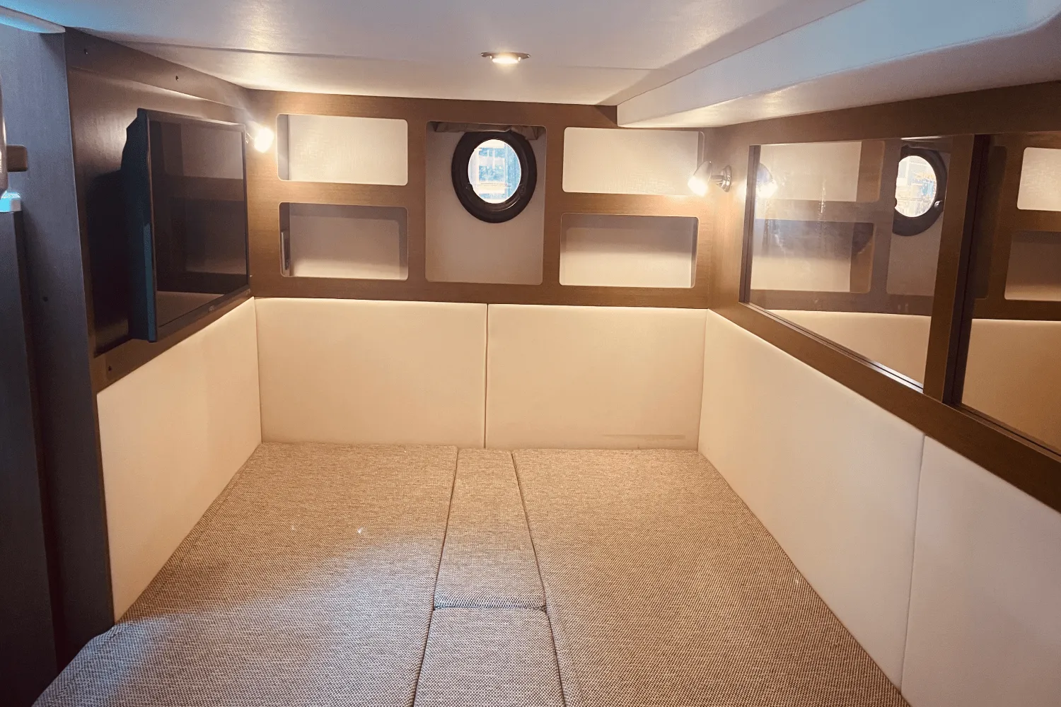 2021 Sea Ray 350 SUNDANCER COUPE Image Thumbnail #30