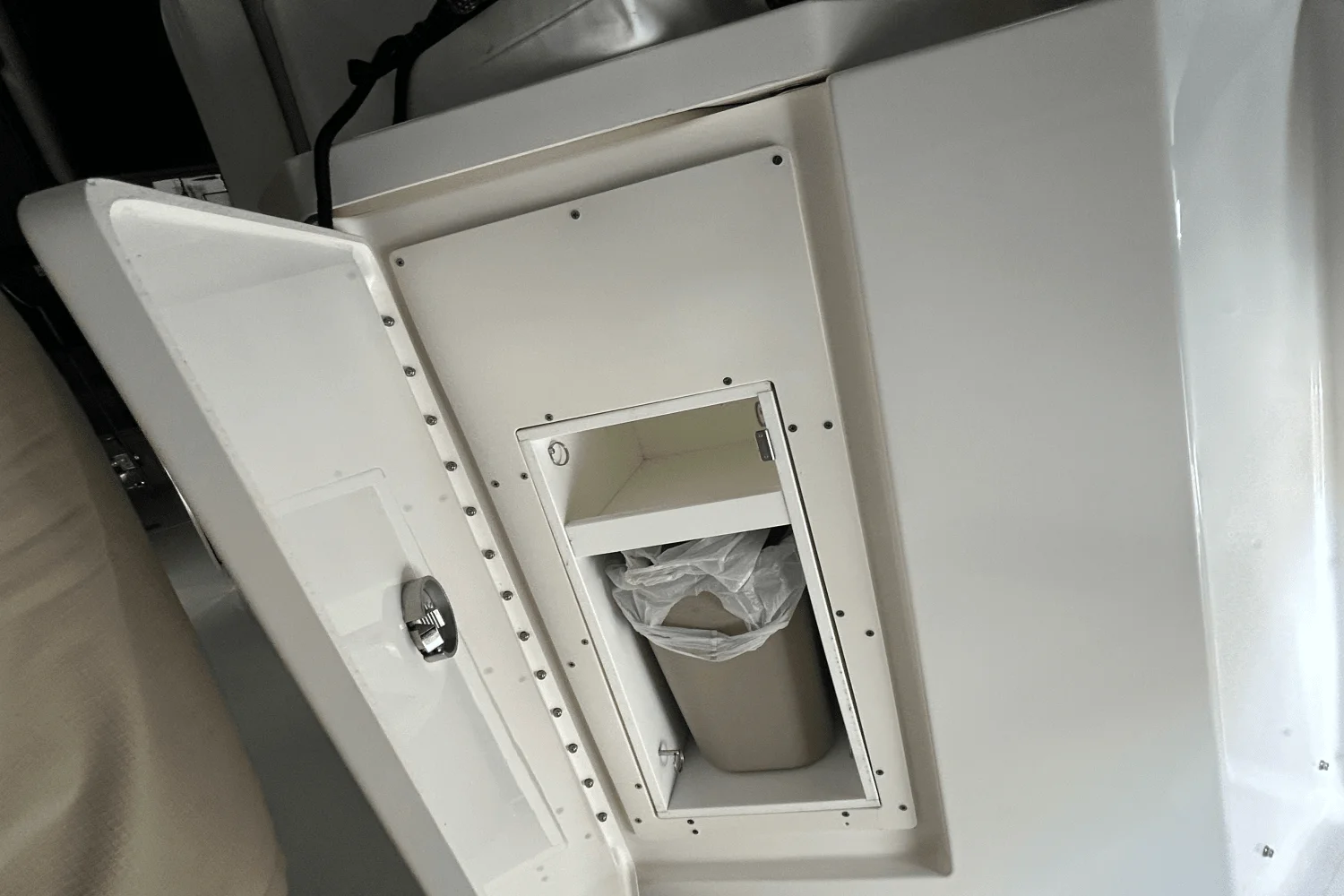 2022 Pursuit DC295 Image Thumbnail #16