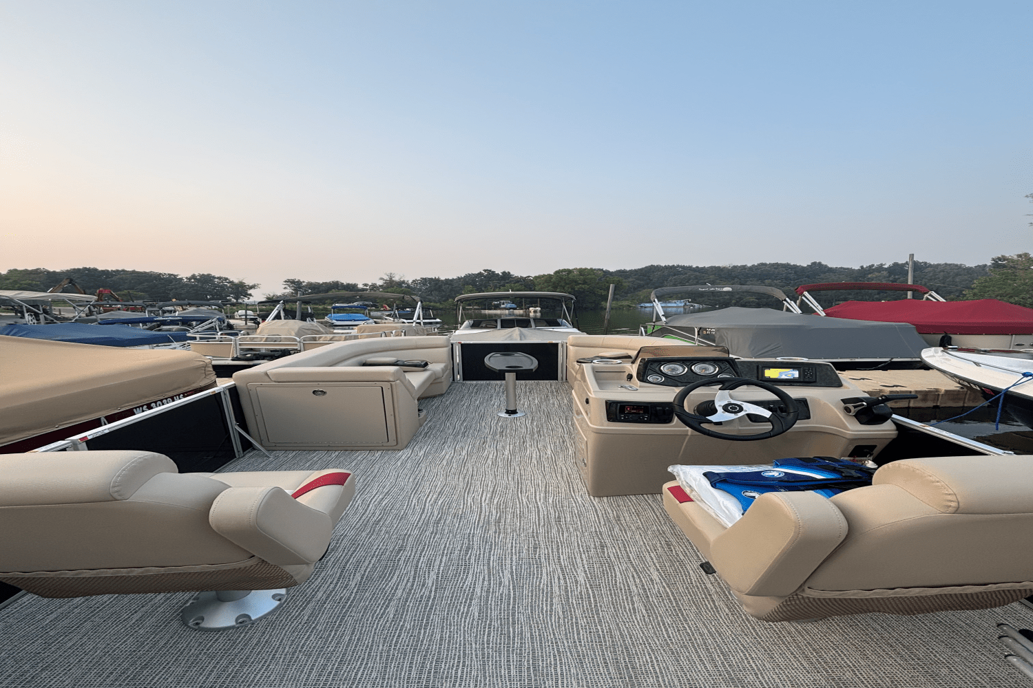 2023 SunCatcher G3 SELECT 320RC Image Thumbnail #9