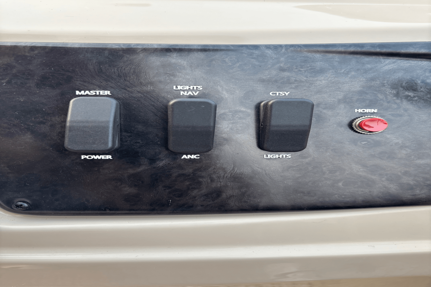 2023 SunCatcher G3 SELECT 320RC Image Thumbnail #31