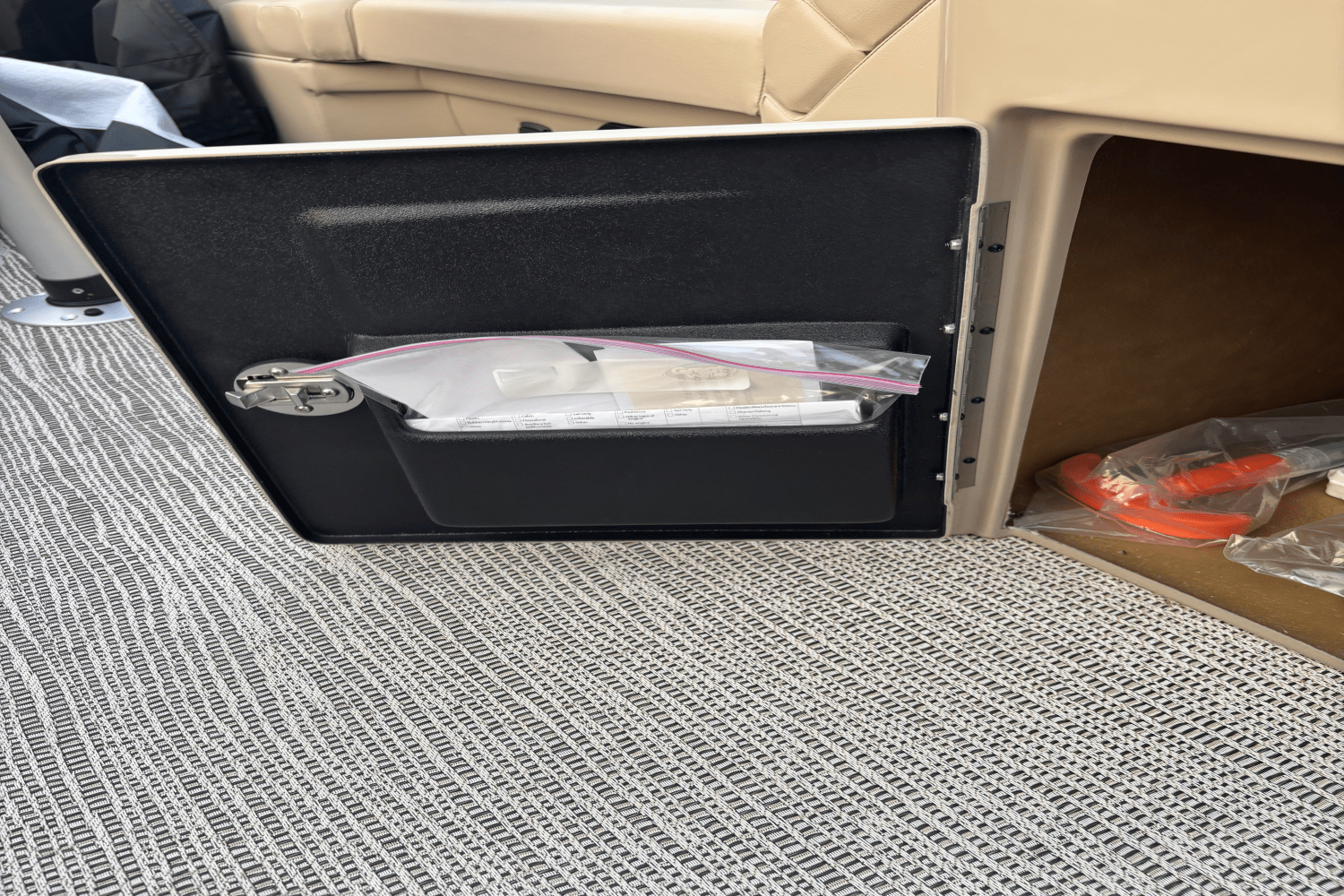 2023 SunCatcher G3 SELECT 320RC Image Thumbnail #26