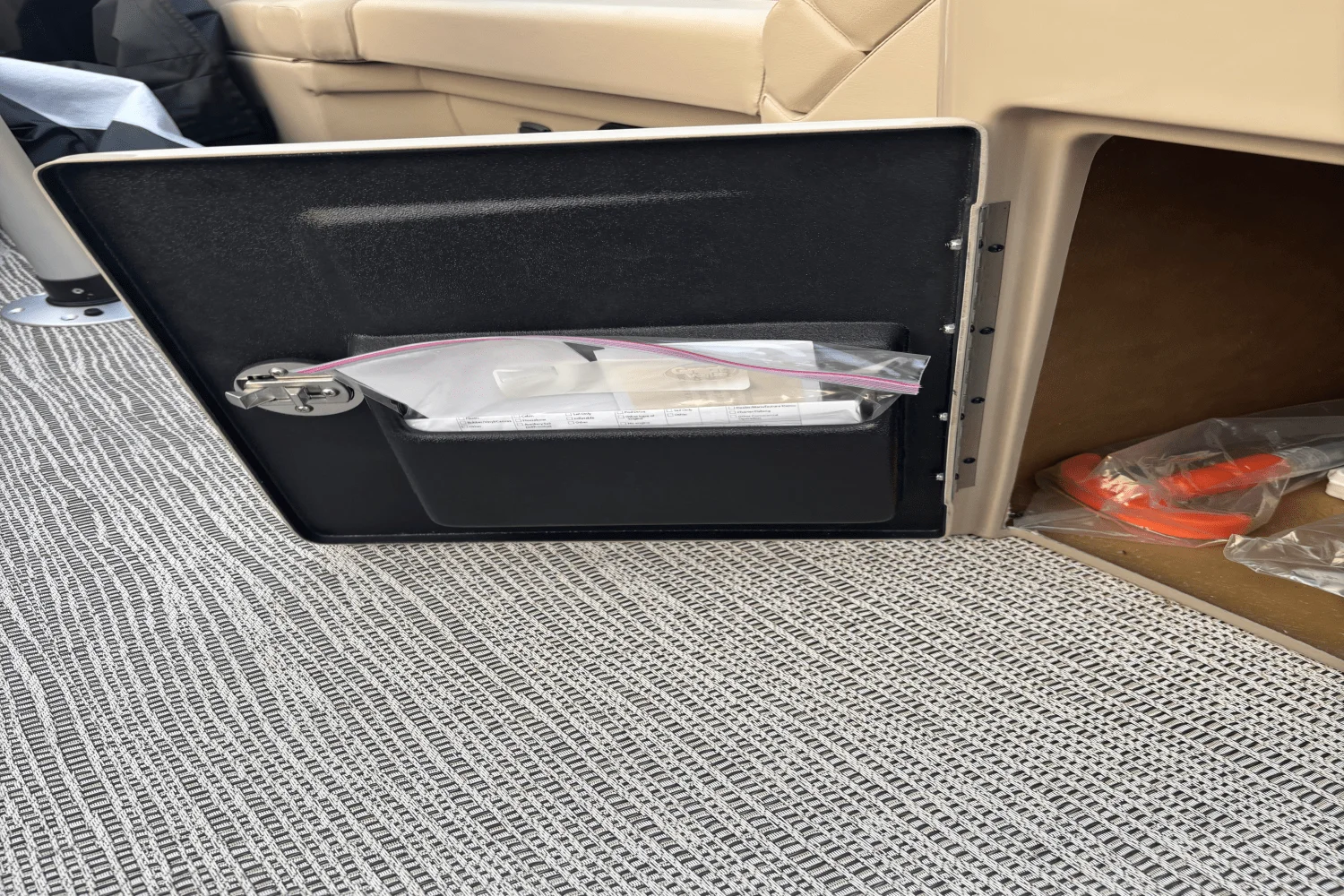 2023 SunCatcher G3 SELECT 320RC Image Thumbnail #26