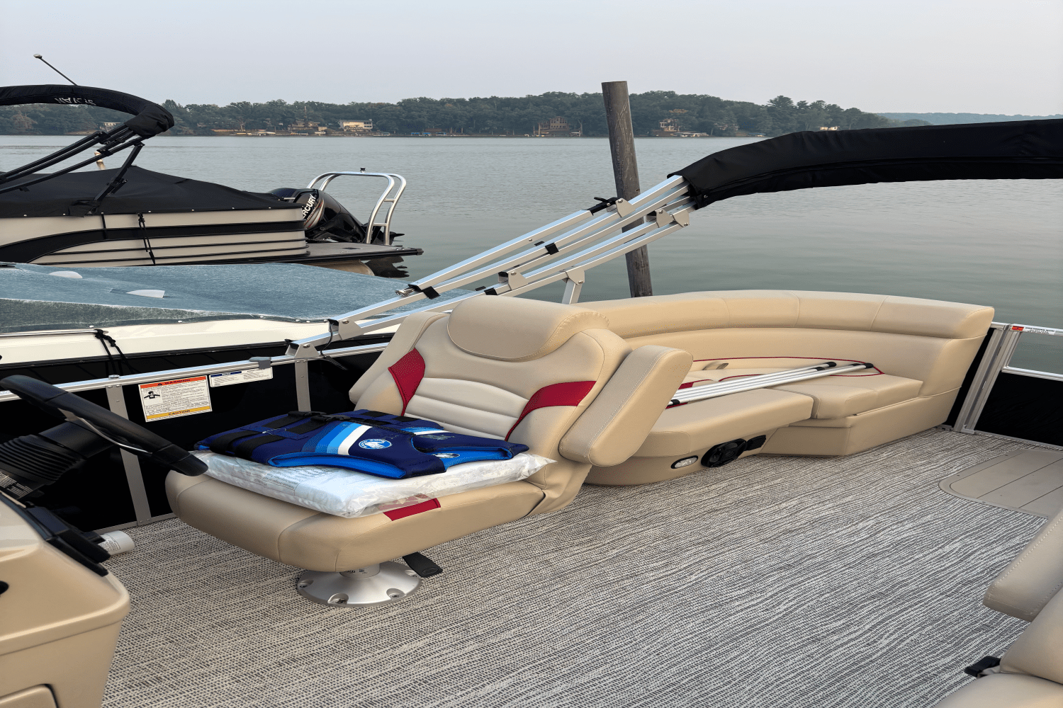 2023 SunCatcher G3 SELECT 320RC Image Thumbnail #12