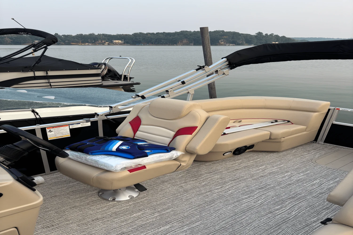 2023 SunCatcher G3 SELECT 320RC Image Thumbnail #12