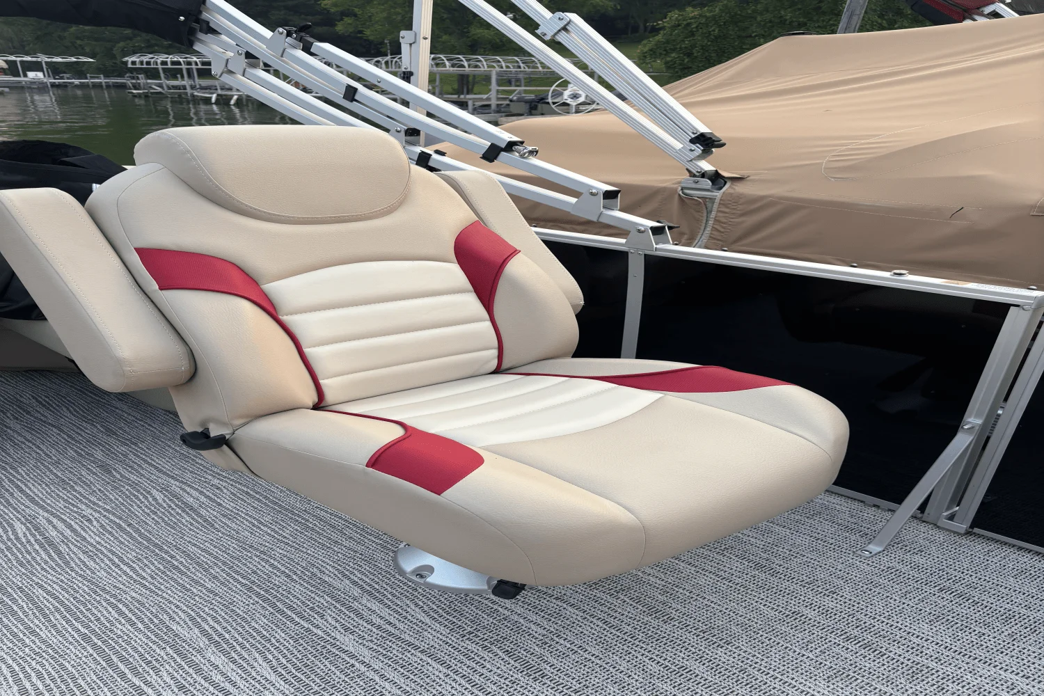 2023 SunCatcher G3 SELECT 320RC Image Thumbnail #15