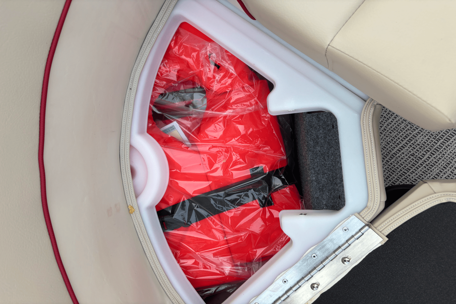 2023 SunCatcher G3 SELECT 320RC Image Thumbnail #36