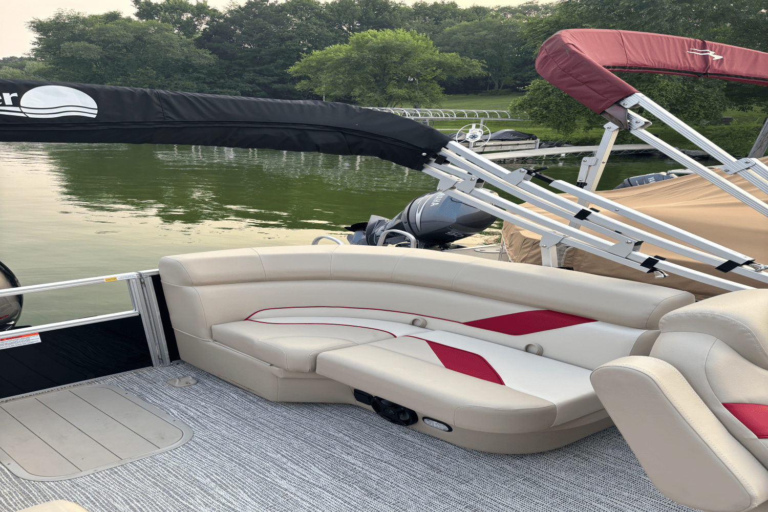 2023 SunCatcher G3 SELECT 320RC Image Thumbnail #13