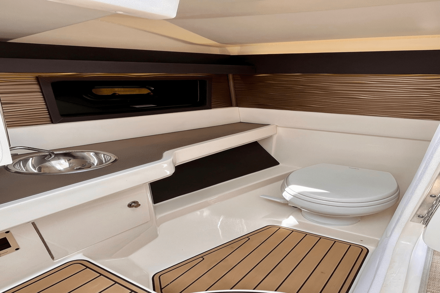 2019 Sea Ray 310 SLX OB Image Thumbnail #30