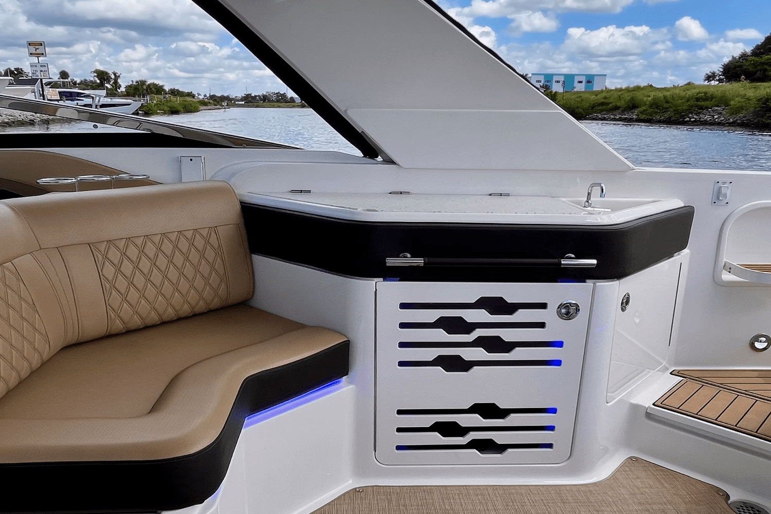 2019 Sea Ray 310 SLX OB Image Thumbnail #28