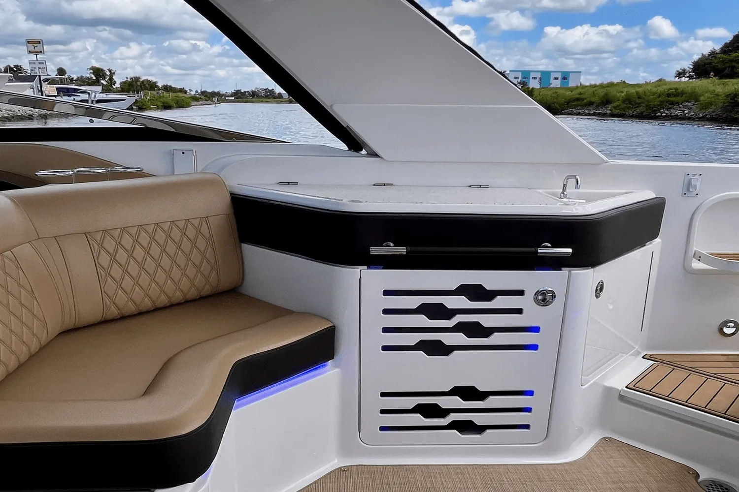 2019 Sea Ray 310 SLX OB Image Thumbnail #28