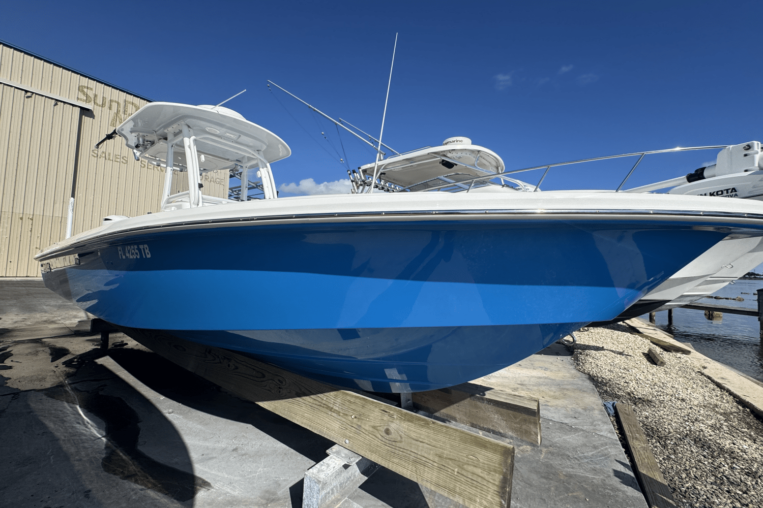 2021 Everglades 243 CC Image Thumbnail #4