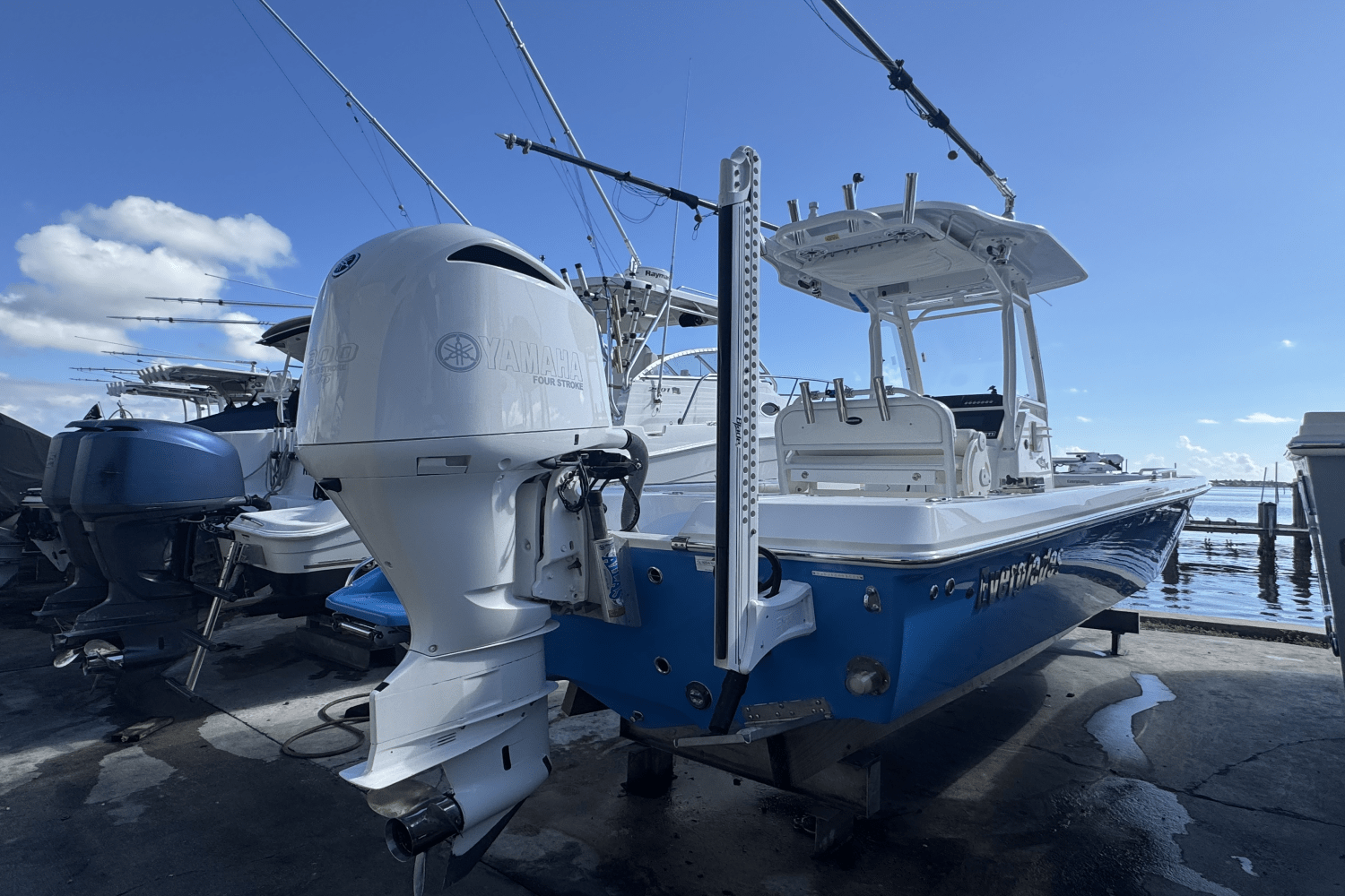 2021 Everglades 243 CC Image Thumbnail #2
