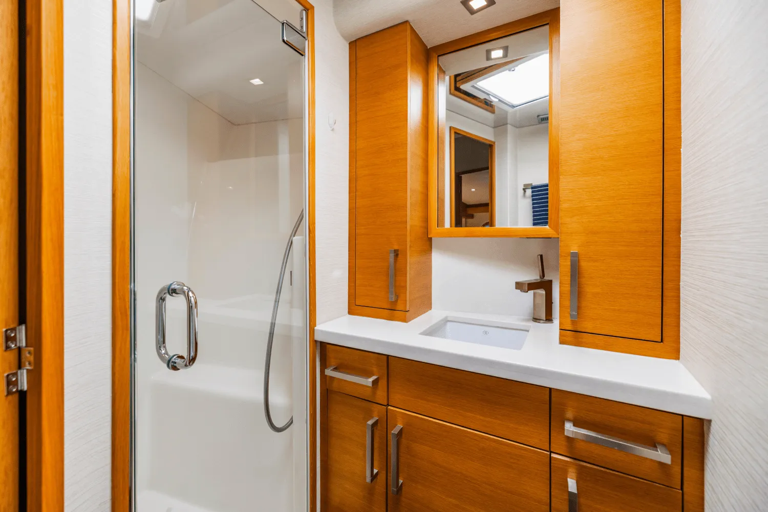 2015 Hatteras GT63 Image Thumbnail #32