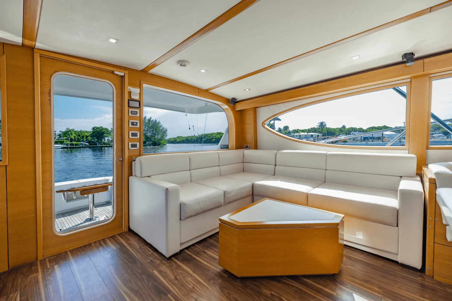 2015 Hatteras GT63 Image Thumbnail #26