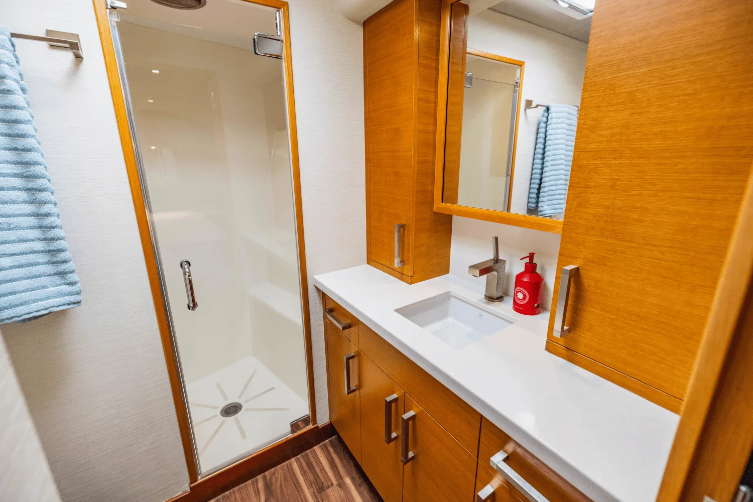 2015 Hatteras GT63 Image Thumbnail #44