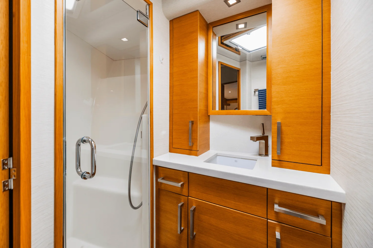 2015 Hatteras GT63 Image Thumbnail #32