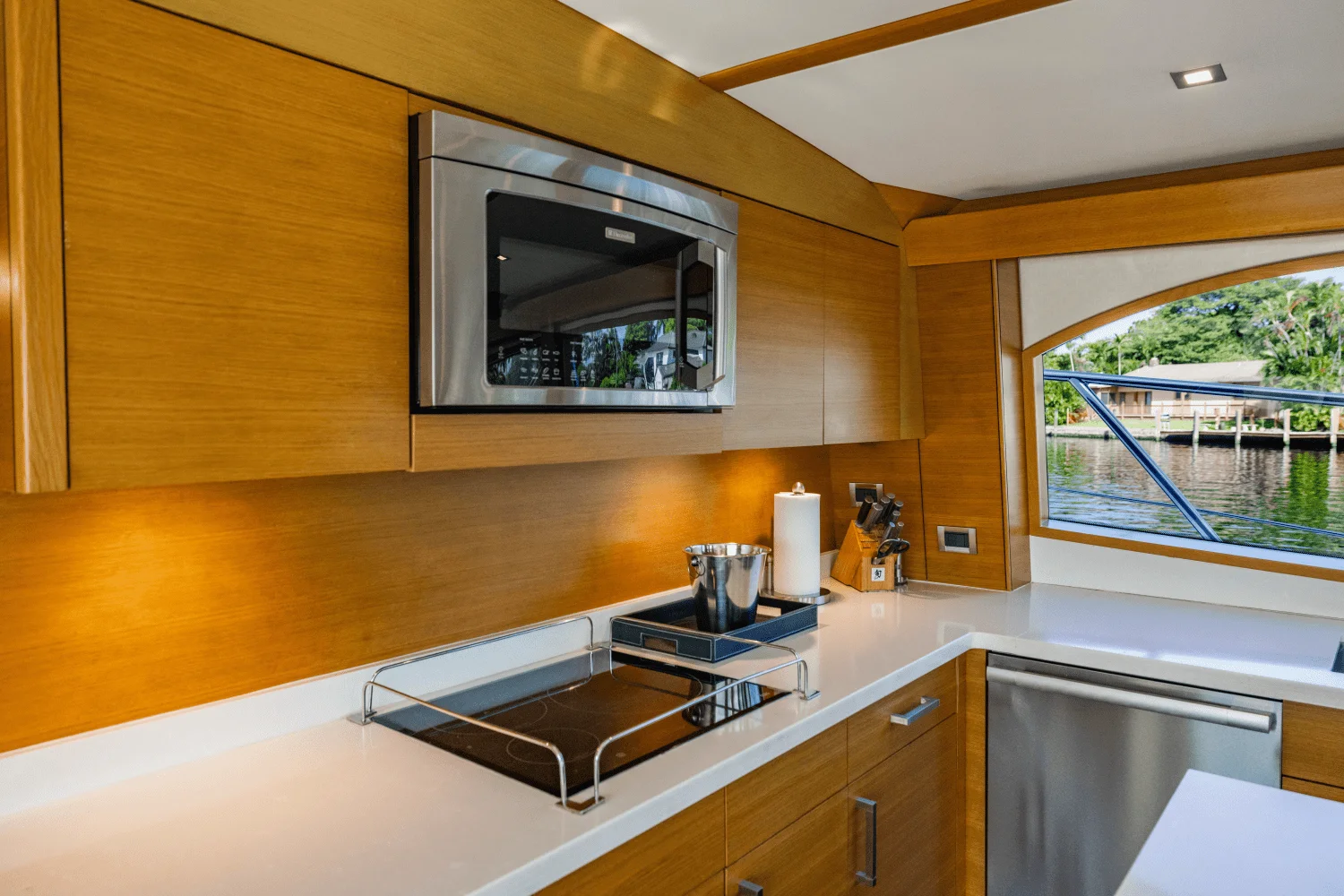 2015 Hatteras GT63 Image Thumbnail #48