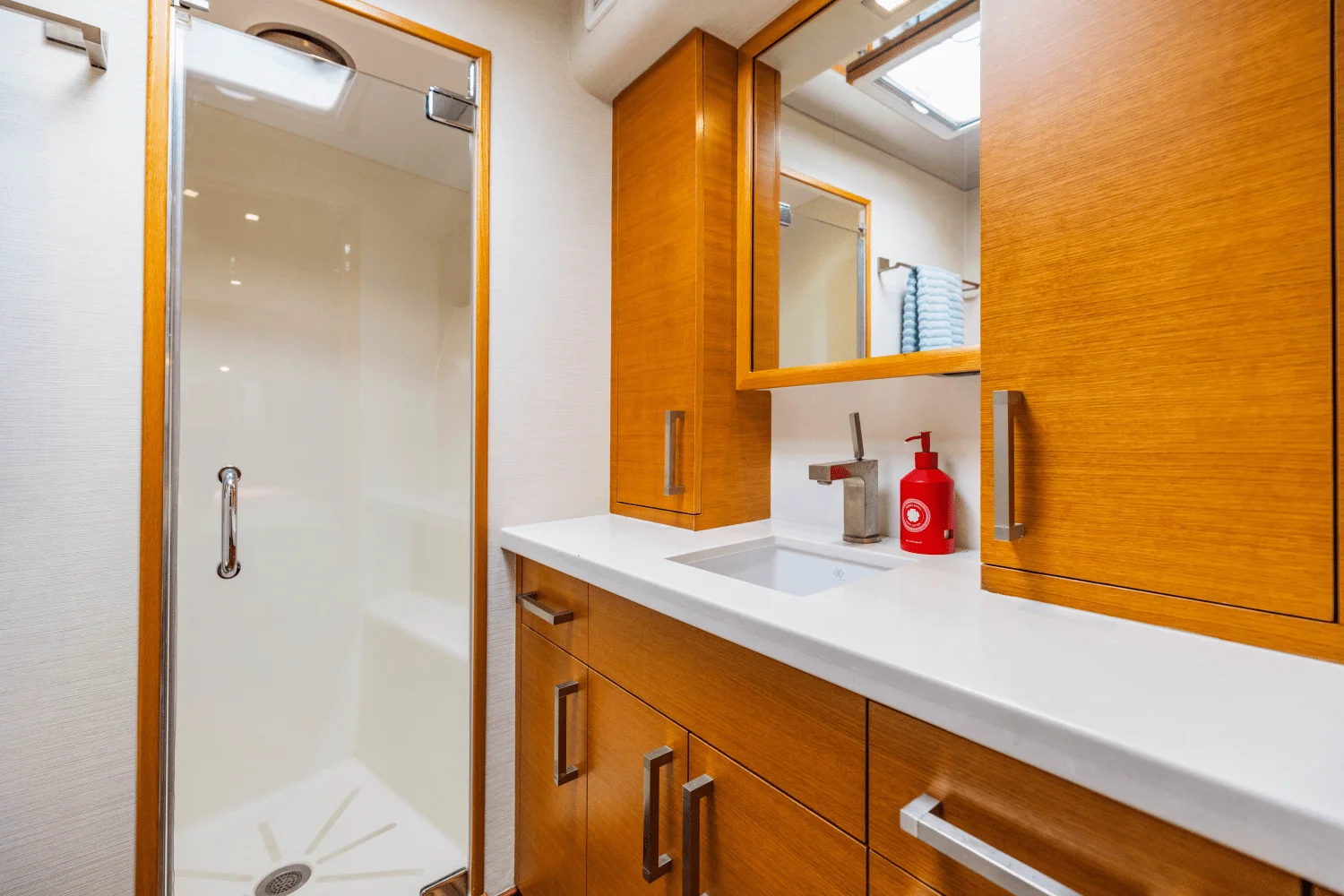 2015 Hatteras GT63 Image Thumbnail #43