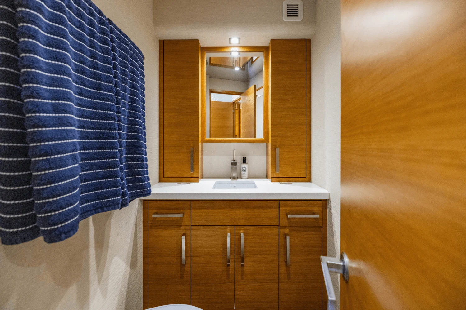 2015 Hatteras GT63 Image Thumbnail #34