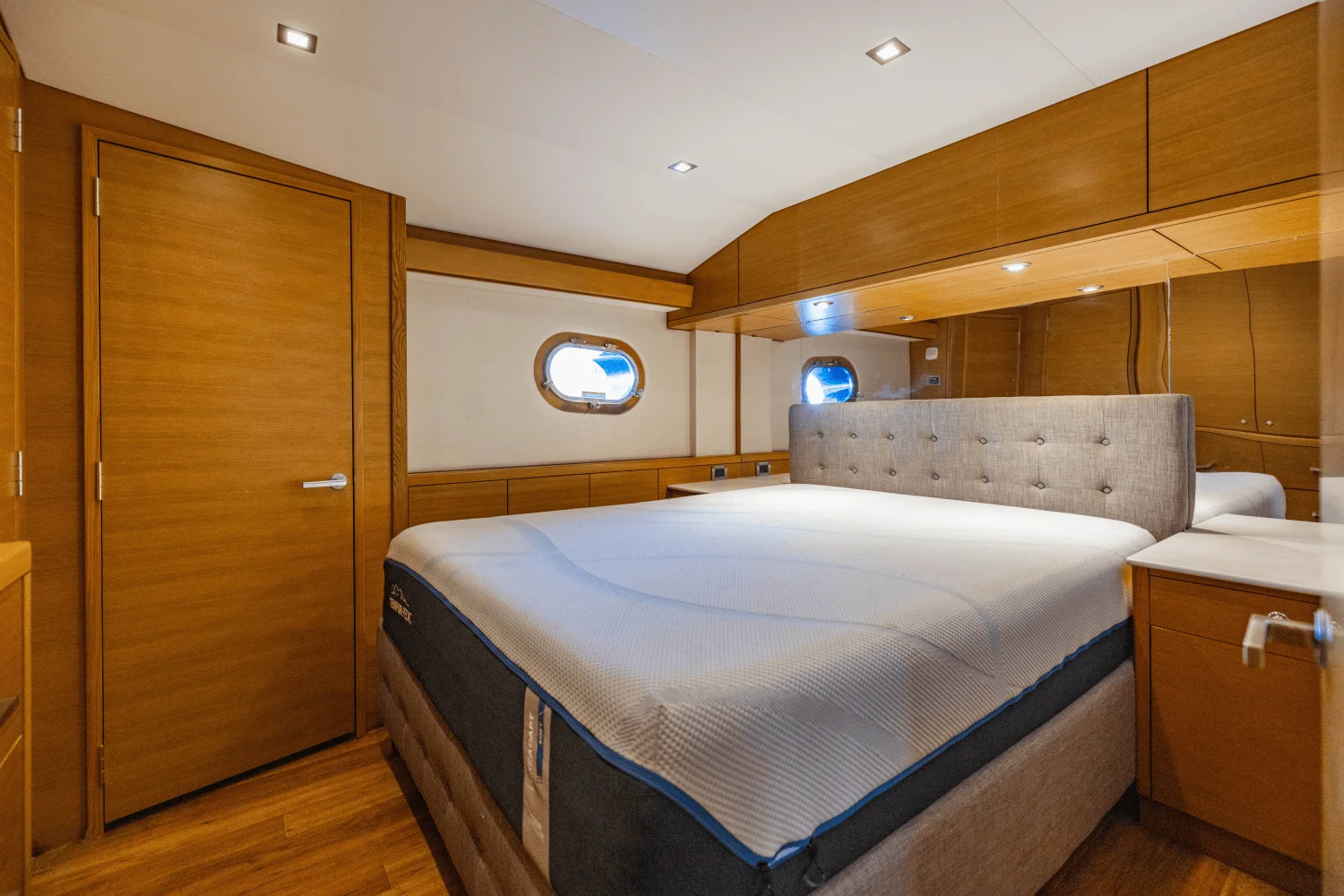 2015 Hatteras GT63 Image Thumbnail #40