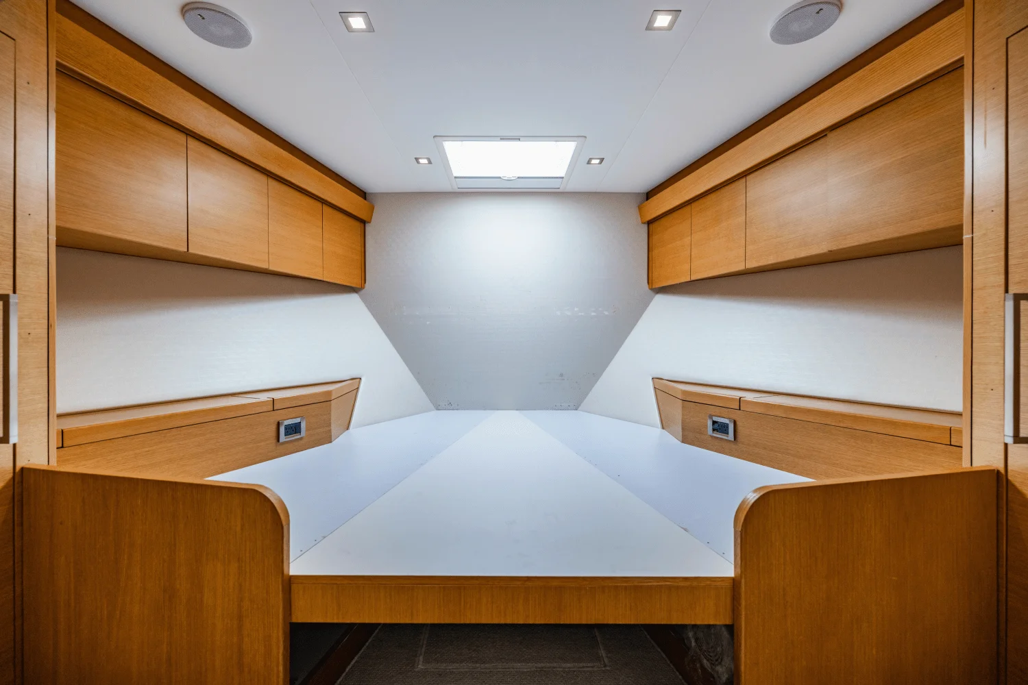 2015 Hatteras GT63 Image Thumbnail #33