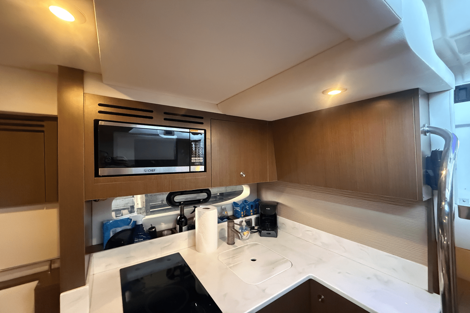 2019 Sea Ray 350 SUNDANCER COUPE Image Thumbnail #37