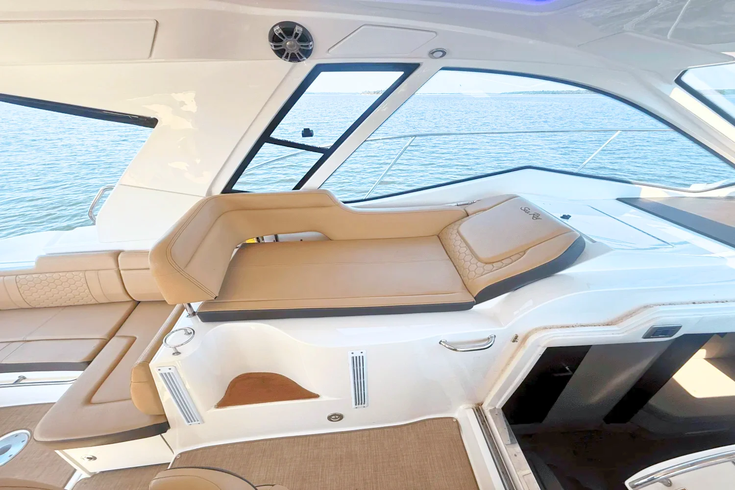 2019 Sea Ray 350 SUNDANCER COUPE Image Thumbnail #29