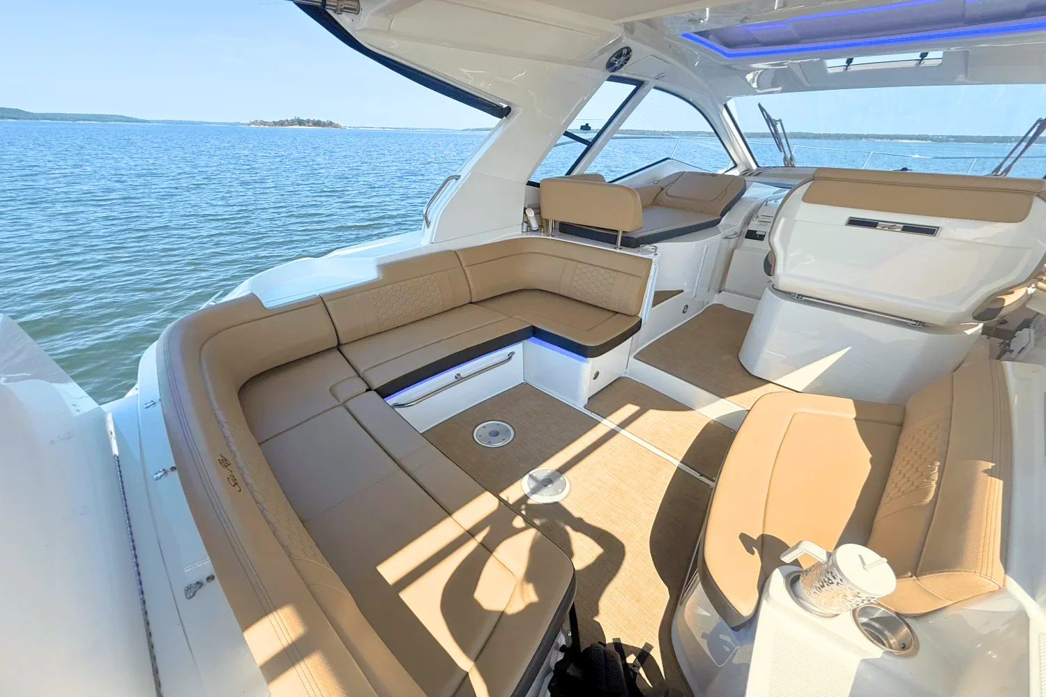 2019 Sea Ray 350 SUNDANCER COUPE Image Thumbnail #16