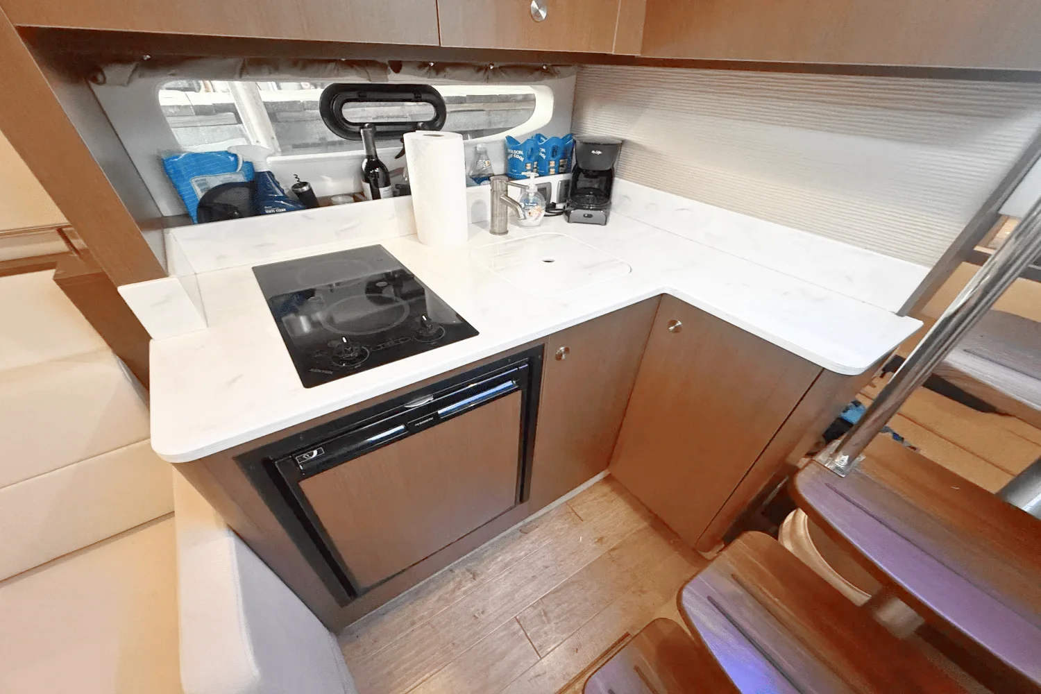 2019 Sea Ray 350 SUNDANCER COUPE Image Thumbnail #36