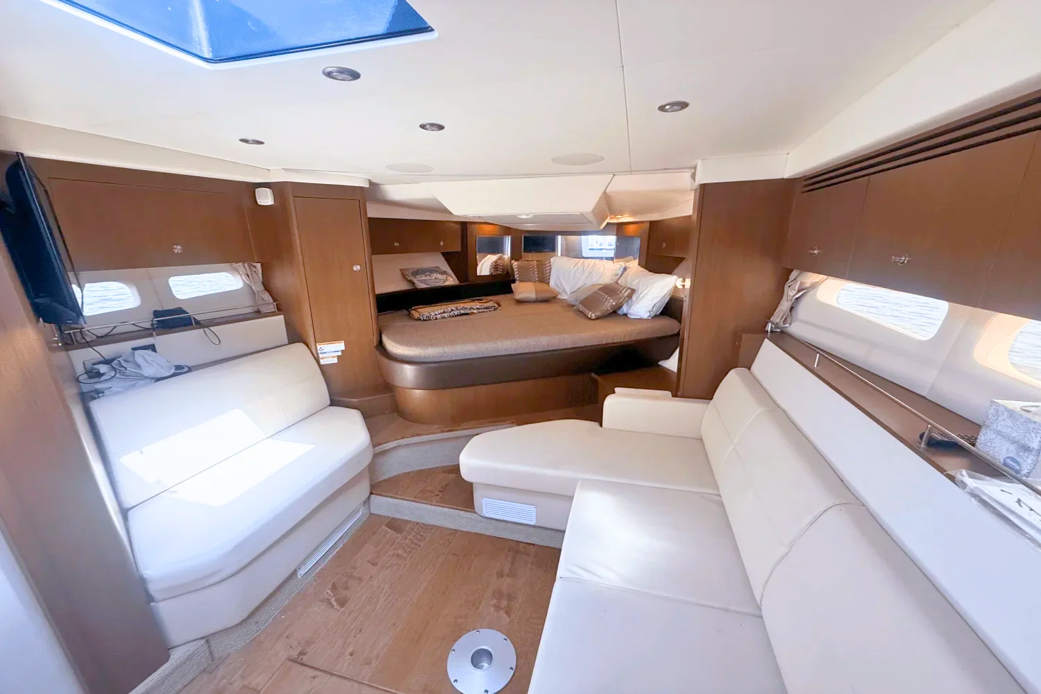 2019 Sea Ray 350 SUNDANCER COUPE Image Thumbnail #31