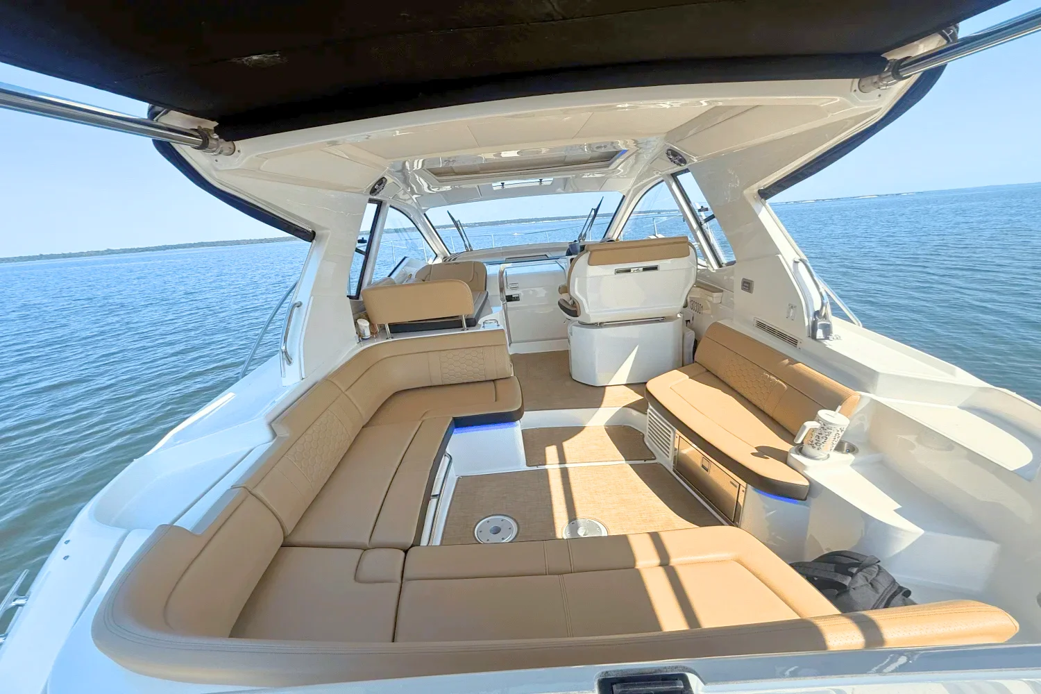 2019 Sea Ray 350 SUNDANCER COUPE Image Thumbnail #15