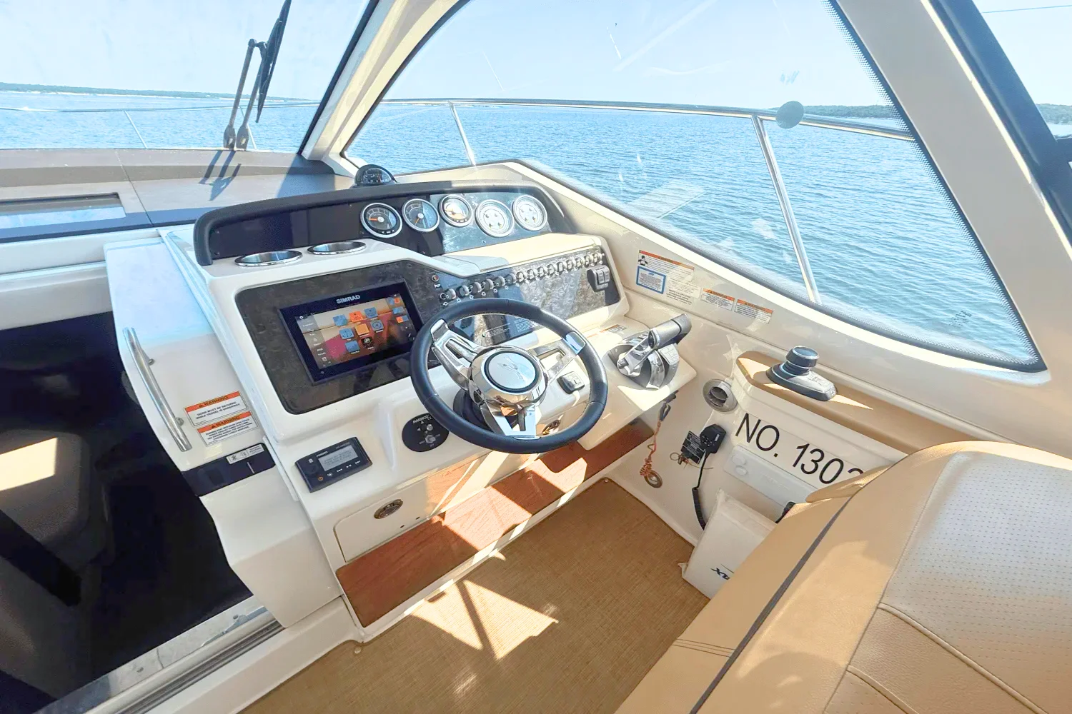 2019 Sea Ray 350 SUNDANCER COUPE Image Thumbnail #25