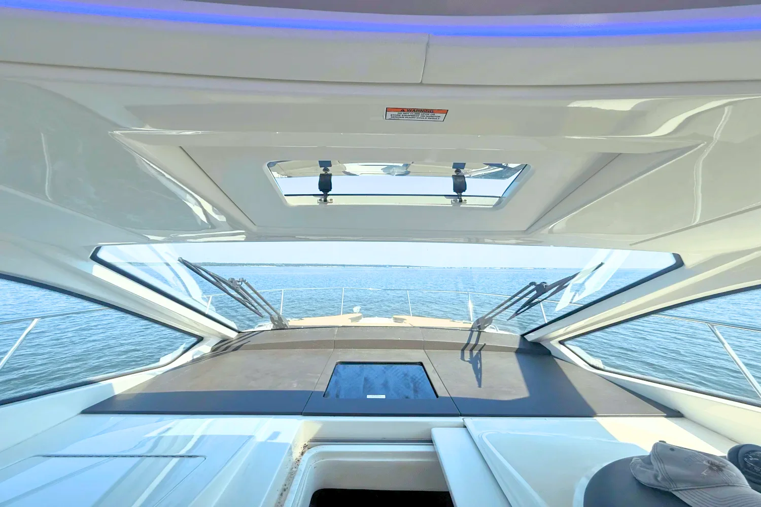 2019 Sea Ray 350 SUNDANCER COUPE Image Thumbnail #30