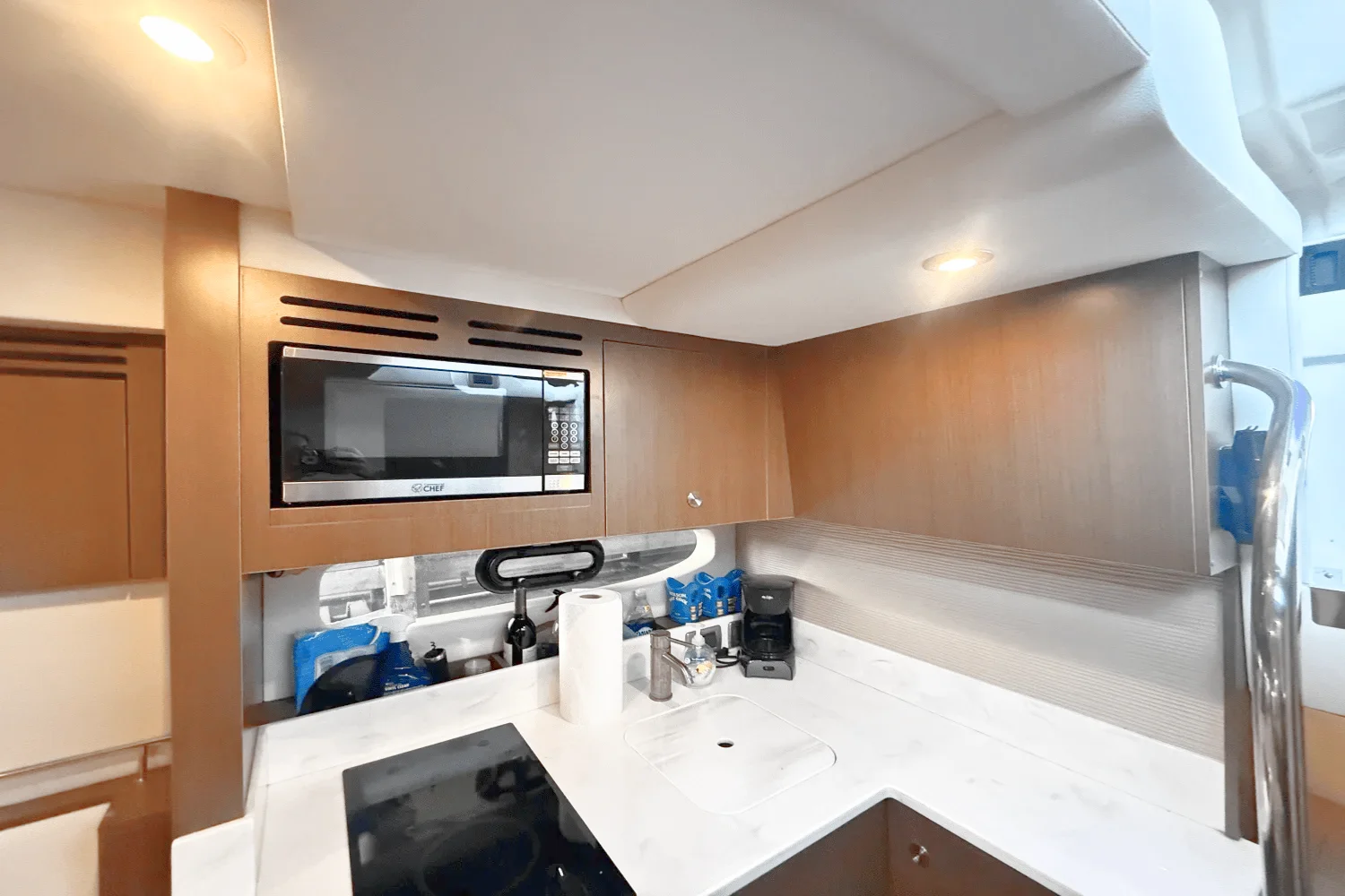 2019 Sea Ray 350 SUNDANCER COUPE Image Thumbnail #37