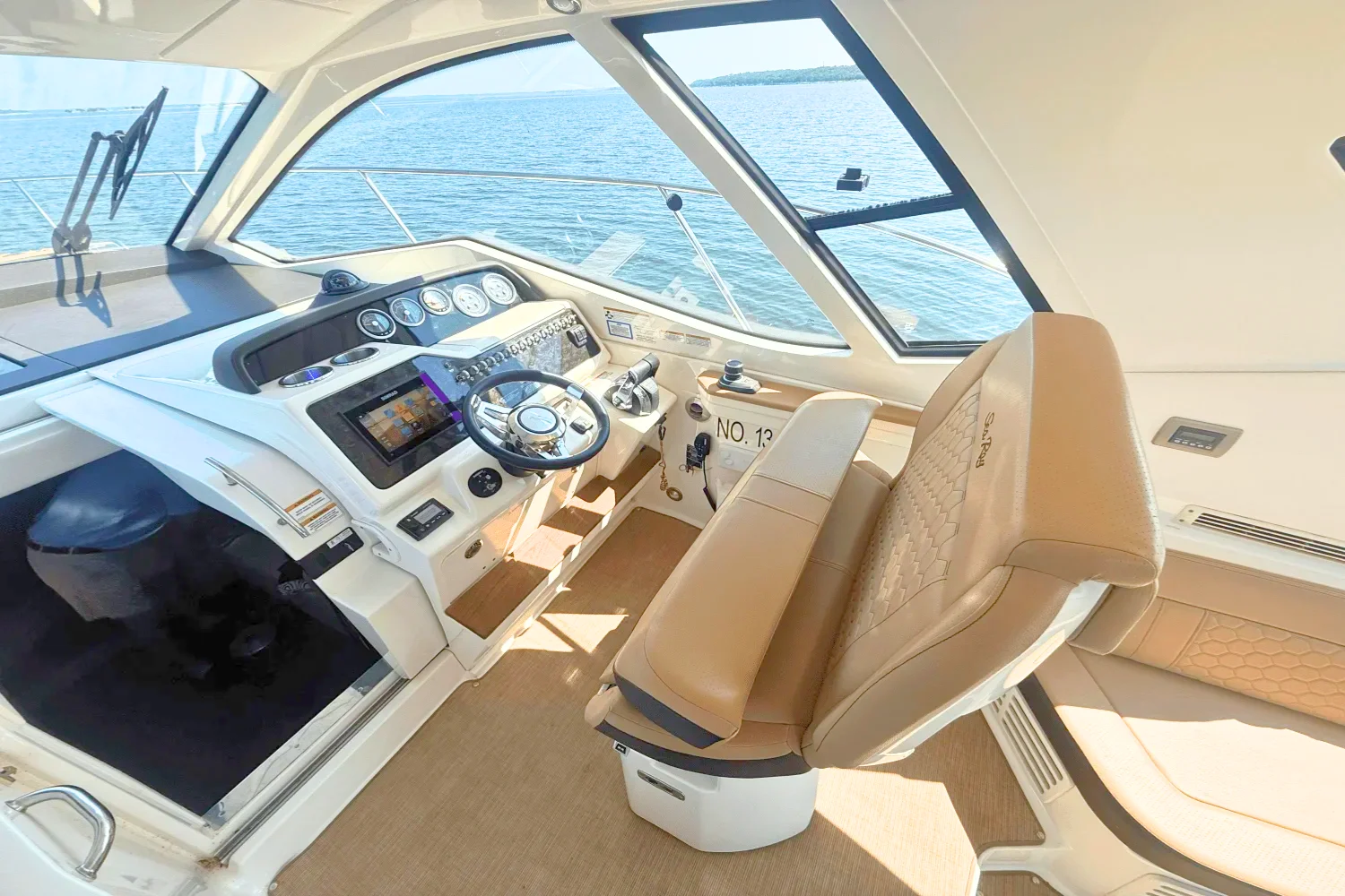 2019 Sea Ray 350 SUNDANCER COUPE Image Thumbnail #24
