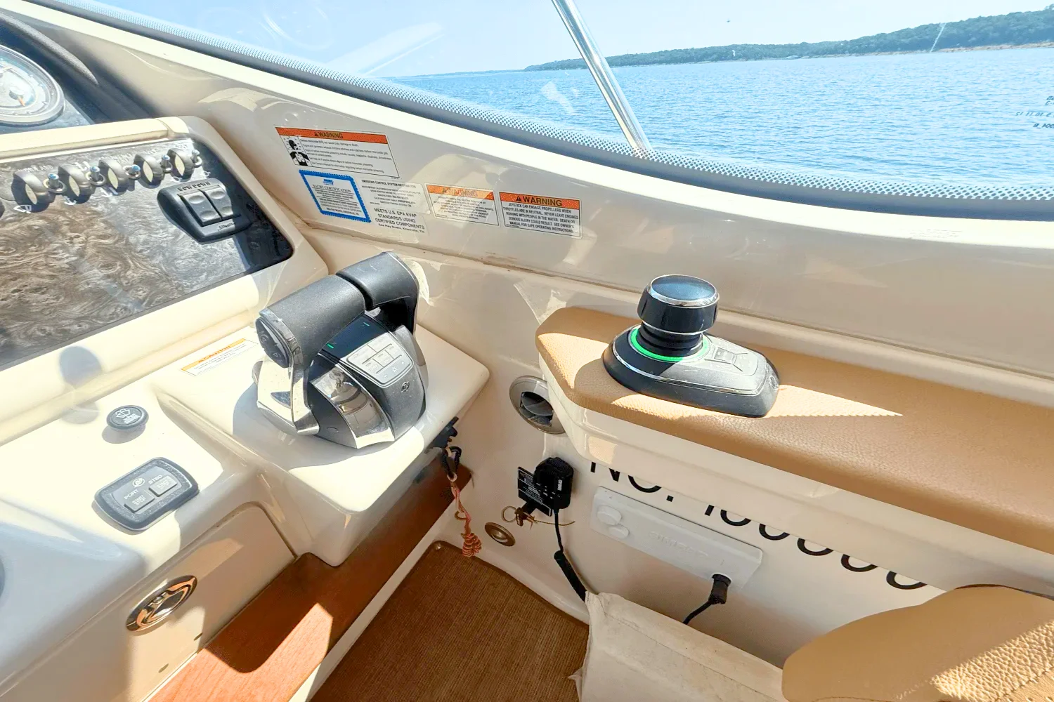 2019 Sea Ray 350 SUNDANCER COUPE Image Thumbnail #28