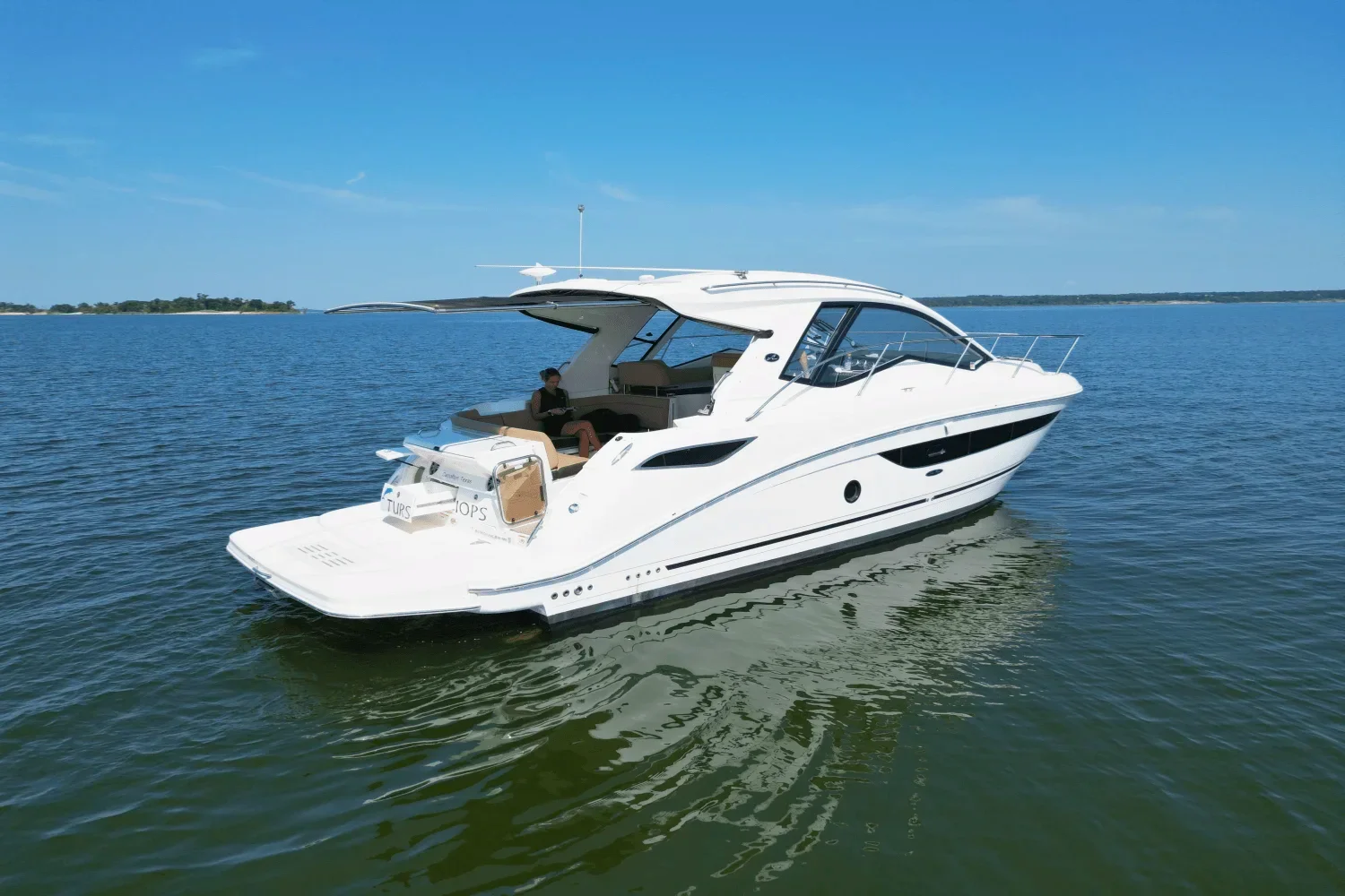 2019 Sea Ray 350 SUNDANCER COUPE Image Thumbnail #4
