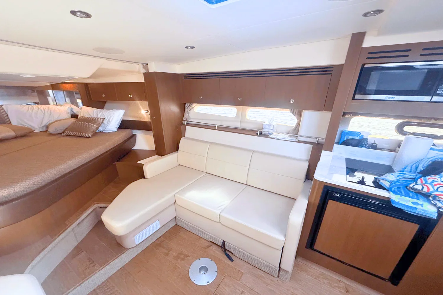 2019 Sea Ray 350 SUNDANCER COUPE Image Thumbnail #34