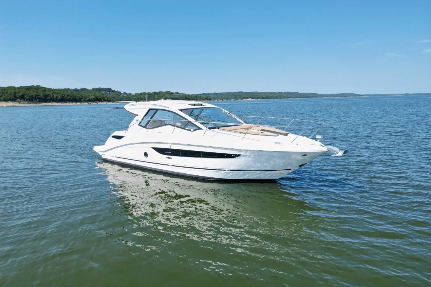 2019 Sea Ray 350 SUNDANCER COUPE Image Thumbnail #2
