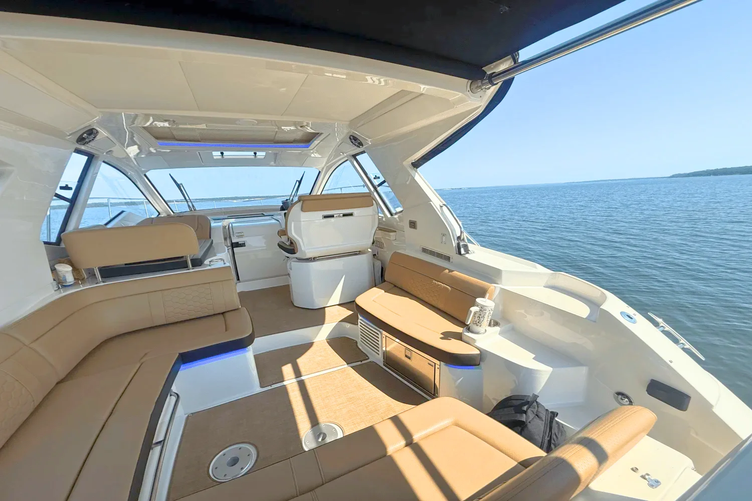 2019 Sea Ray 350 SUNDANCER COUPE Image Thumbnail #19