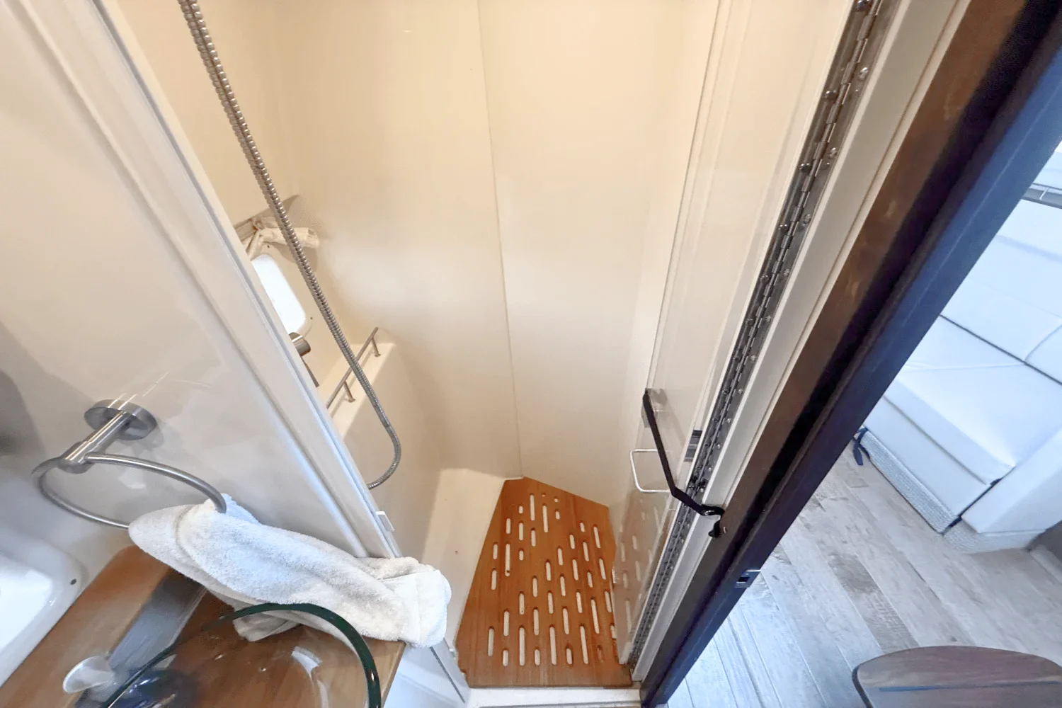 2019 Sea Ray 350 SUNDANCER COUPE Image Thumbnail #42