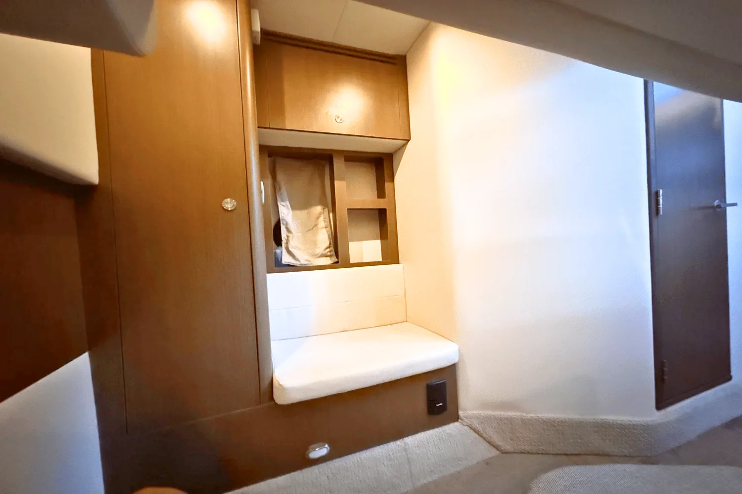 2019 Sea Ray 350 SUNDANCER COUPE Image Thumbnail #44