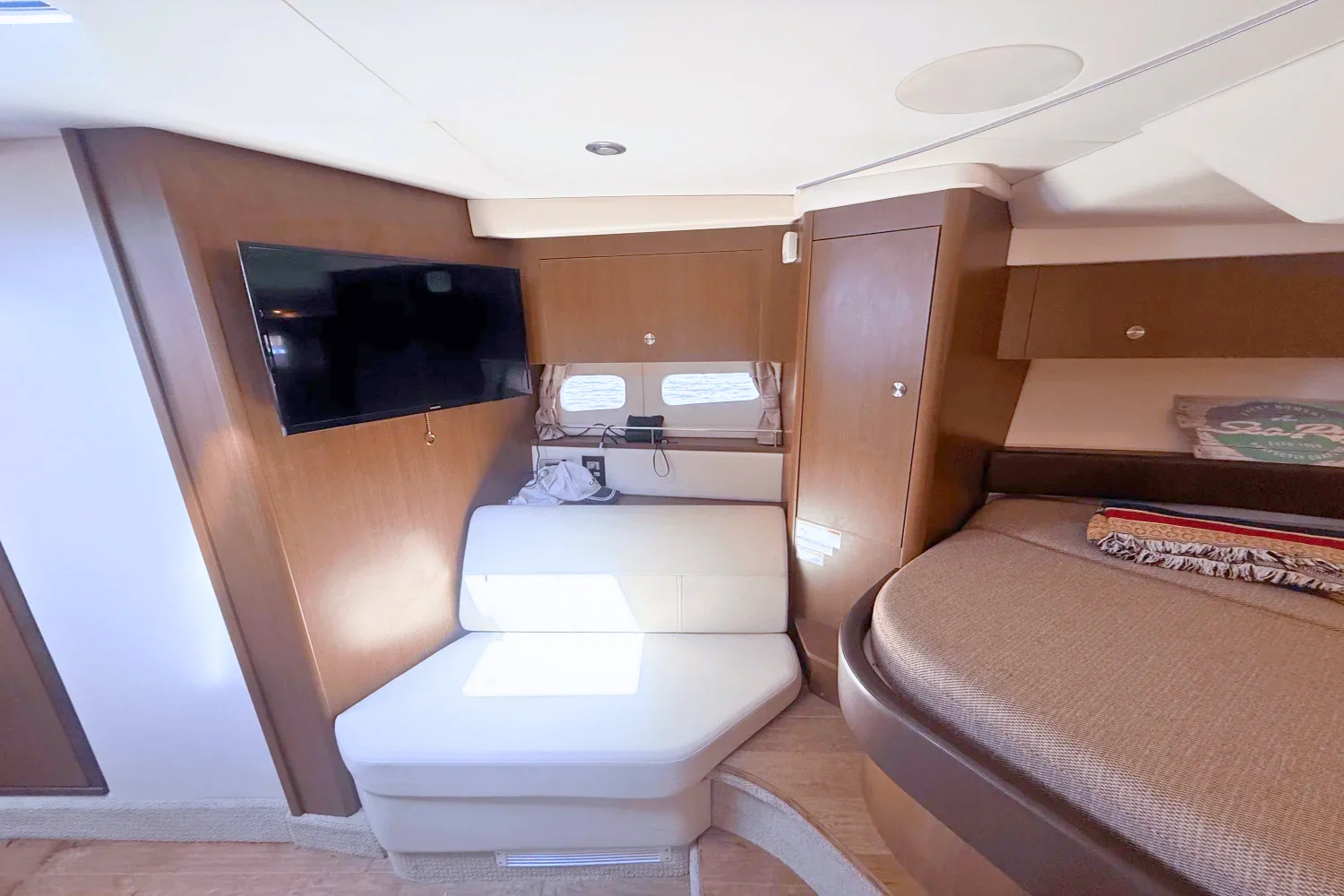 2019 Sea Ray 350 SUNDANCER COUPE Image Thumbnail #33