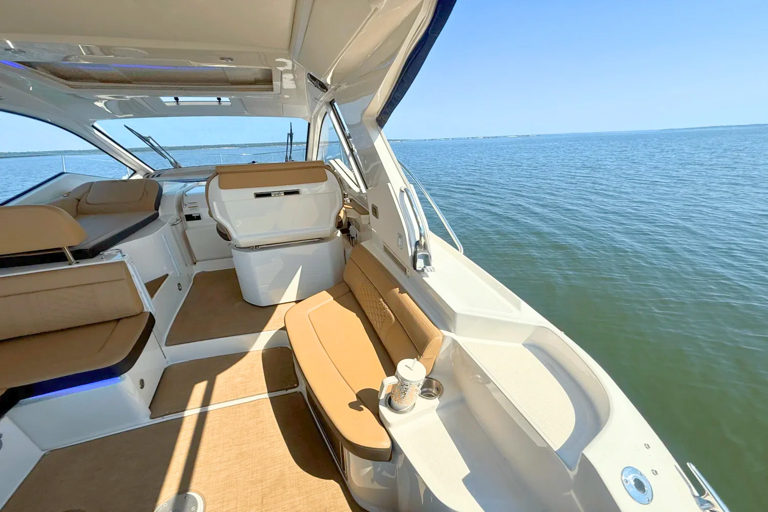 2019 Sea Ray 350 SUNDANCER COUPE Image Thumbnail #17