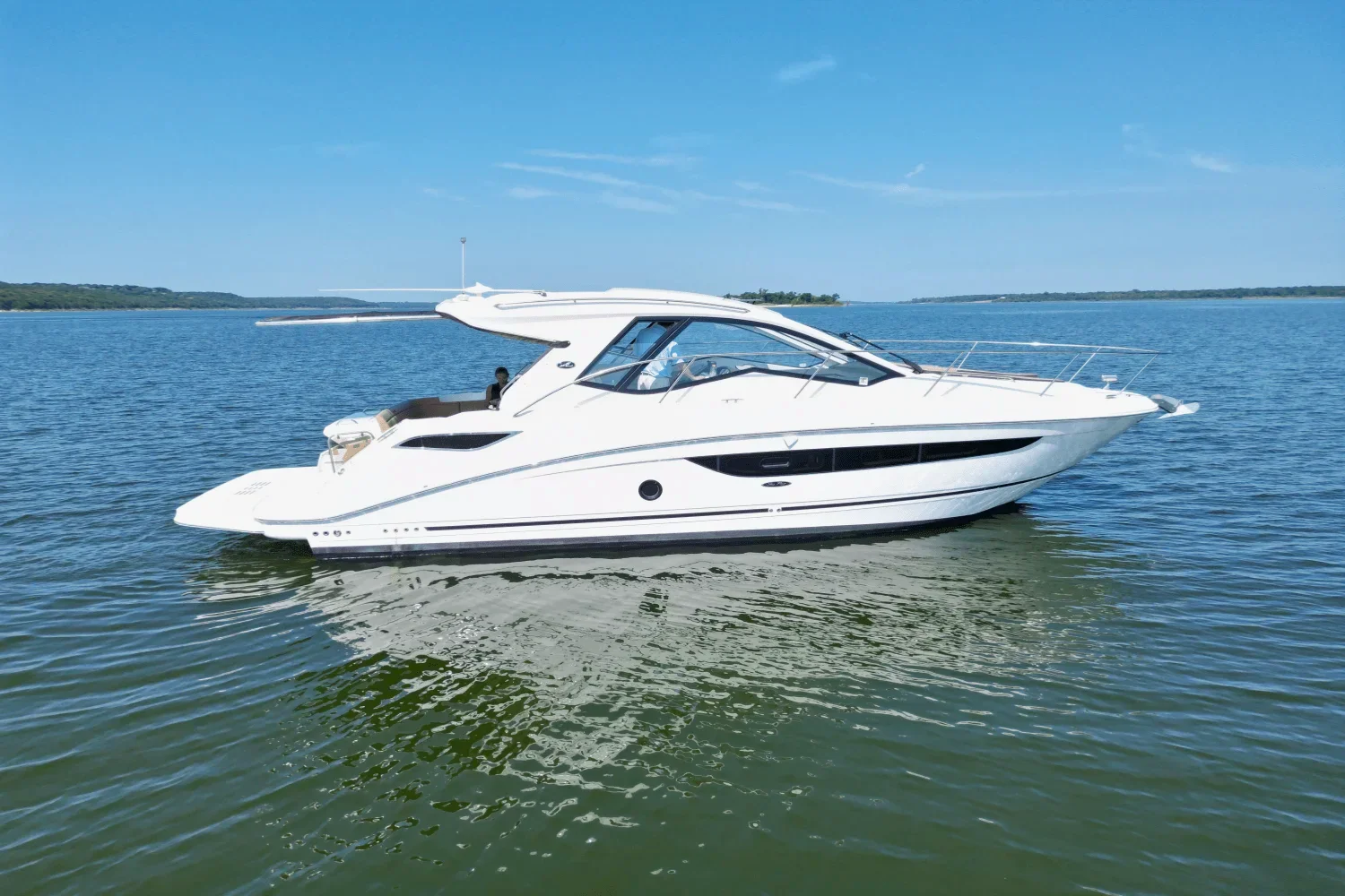 2019 Sea Ray 350 SUNDANCER COUPE Image Thumbnail #0