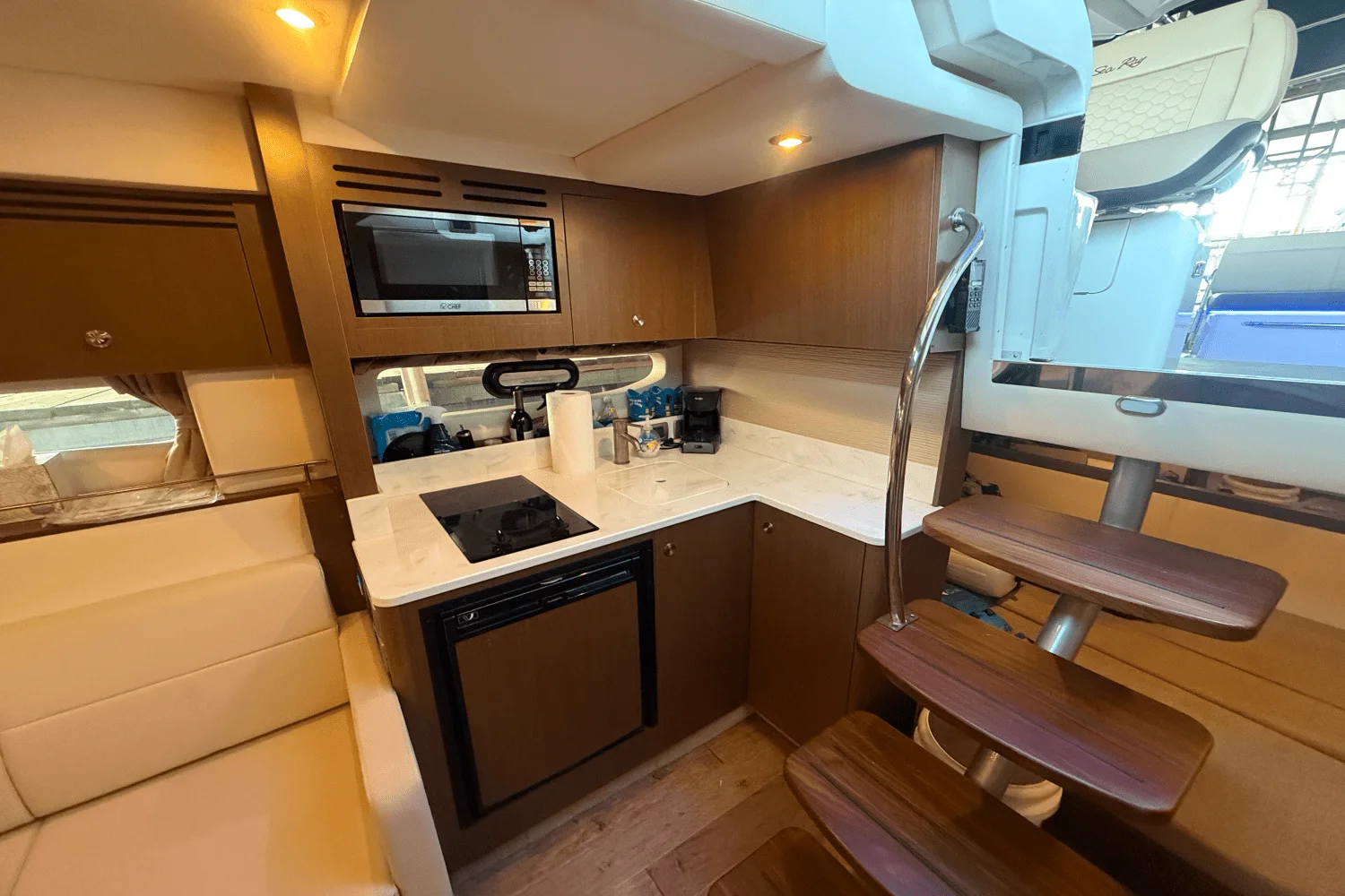 2019 Sea Ray 350 SUNDANCER COUPE Image Thumbnail #35